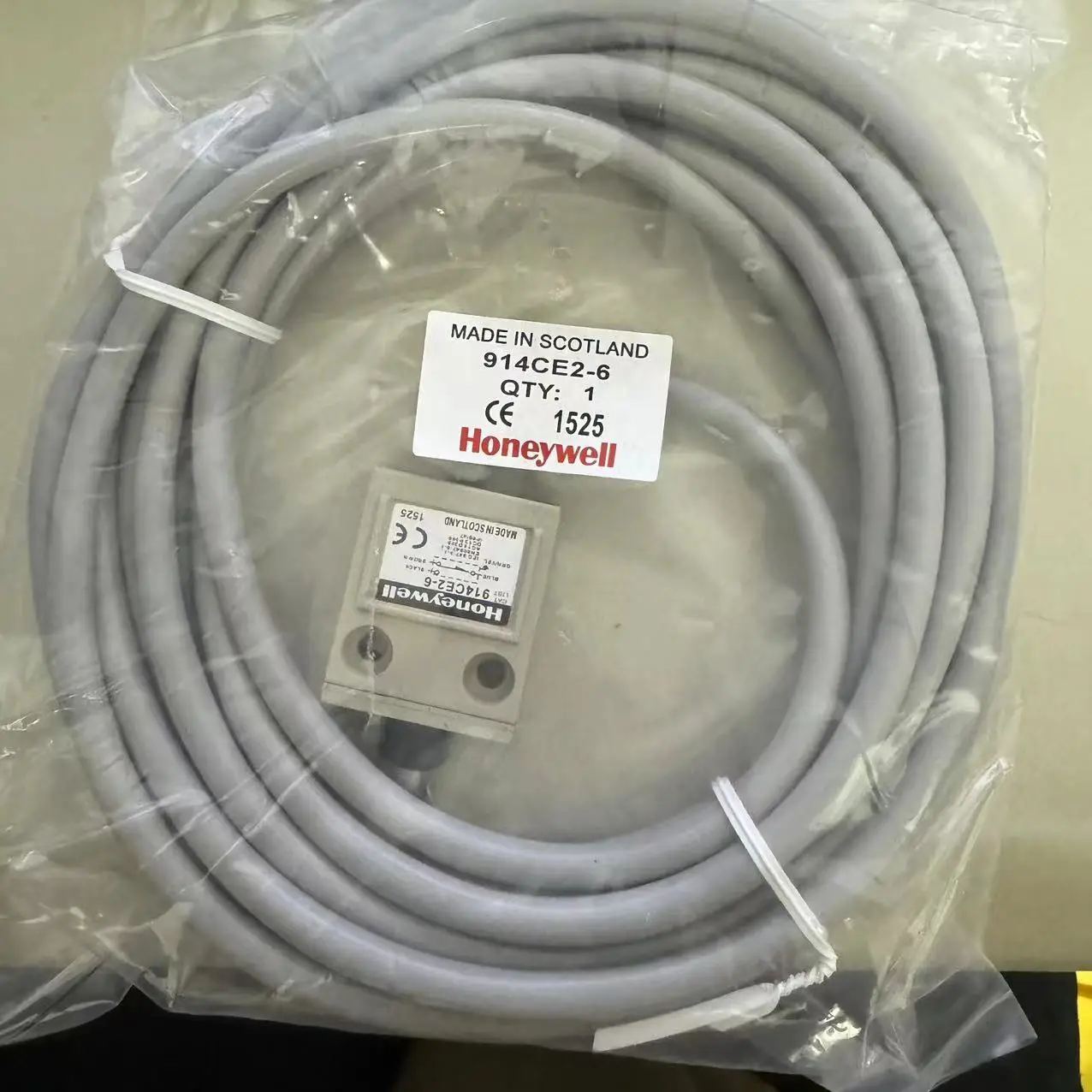 1PC New For Honeywell Limit Switch 914CE2-6
1PC New For Honeywell Limit Switch 914CE2-6