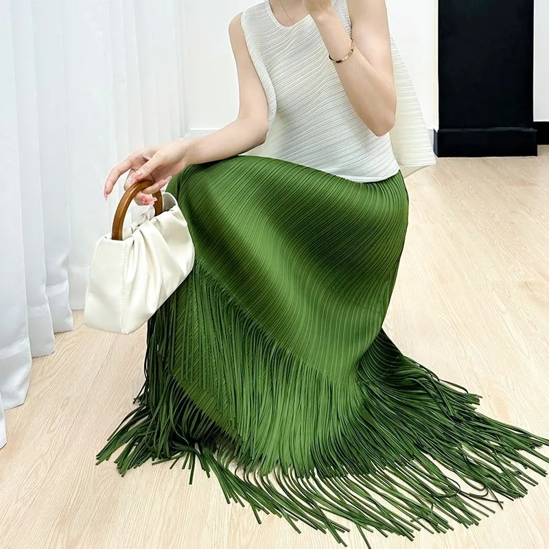 Это новая высококачественная плиссированная повседневная простая универсальная модная и утягивающая женская юбка с кисточками. Высококачественная модная женская юбка.
Это новая высококачественная плиссированная повседневная простая универсальная модная и утягивающая женская юбка с кисточками. Высококачественная модная женская юбка.