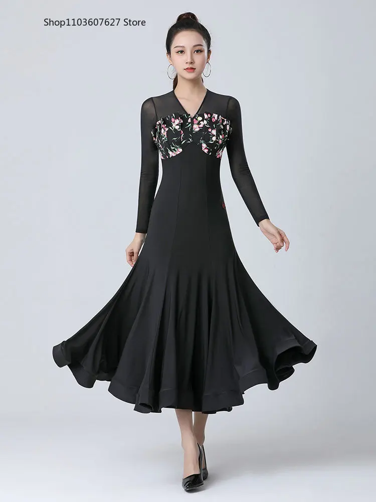 Modern dance skirt 2024 new ballroom dance dress performance skirt V-neck practice skirt national standard dance swing
Modern dance skirt 2024 new ballroom dance dress performance skirt V-neck practice skirt national standard dance swing
