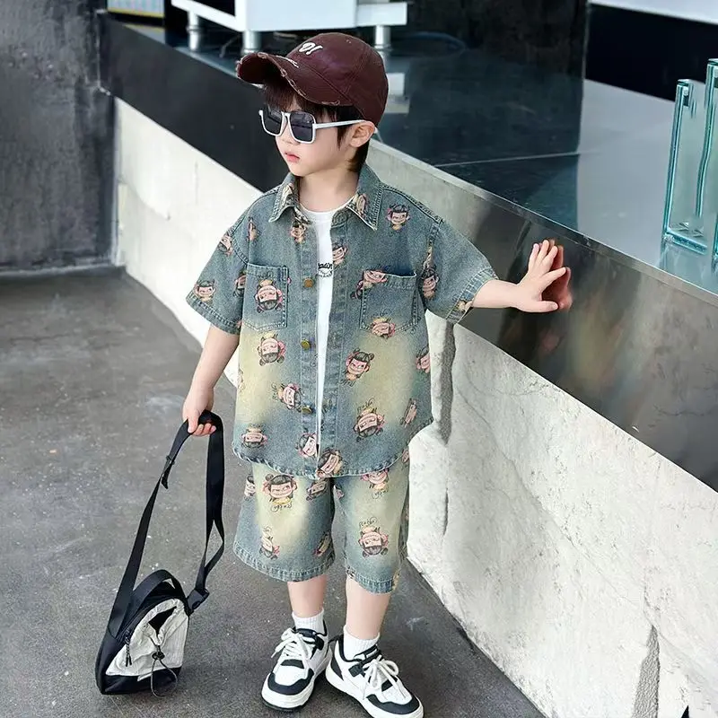 Children's Summer New Denim Set 2025 Boys' Nezha Cartoon Denim Short sleeved Shirt Shorts 2-piece Set 2-9Y
Children's Summer New Denim Set 2025 Boys' Nezha Cartoon Denim Short sleeved Shirt Shorts 2-piece Set 2-9Y