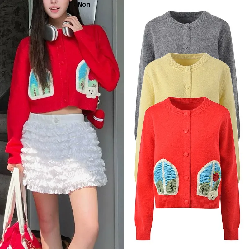 Осенний вязаный кардиган 2024 года с мультяшным цветочным узором, молодежный, универсальный, приталенный, с круглым вырезом, короткий, вязаный, на пуговицах, верхняя одежда
Осенний вязаный кардиган 2024 года с мультяшным цветочным узором, молодежный, универсальный, приталенный, с круглым вырезом, короткий, вязаный, на пуговицах, верхняя одежда