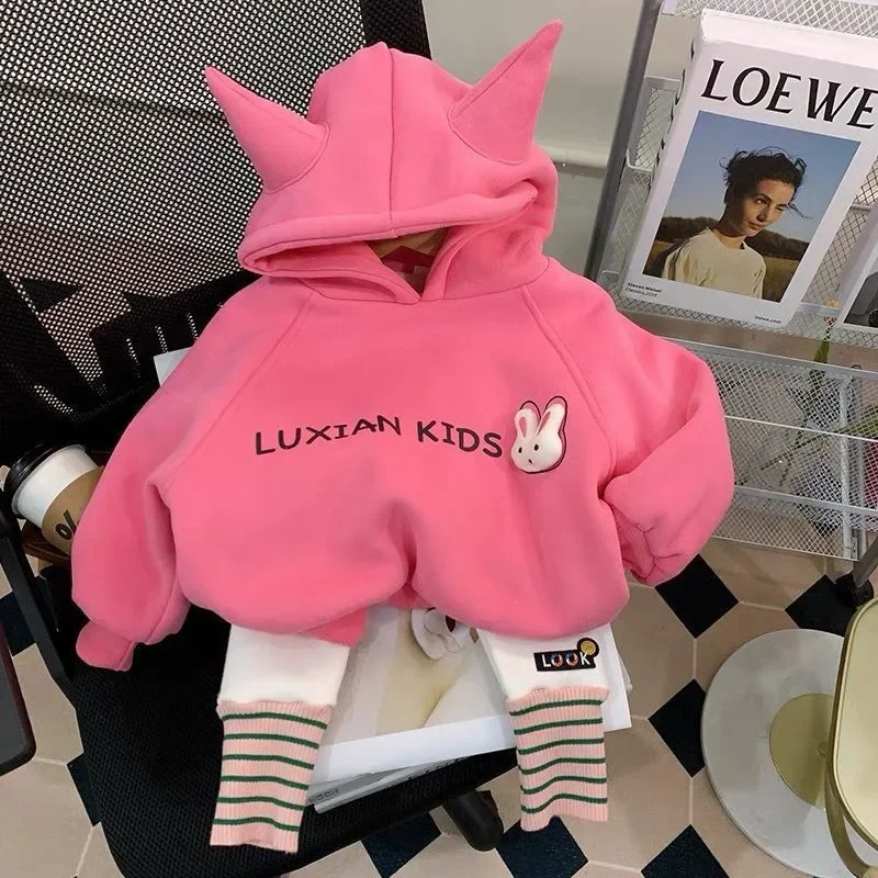 Girls hooded and fleece hoodie set autumn and winter new baby girls style warm top leggings two-piece set
Girls hooded and fleece hoodie set autumn and winter new baby girls style warm top leggings two-piece set