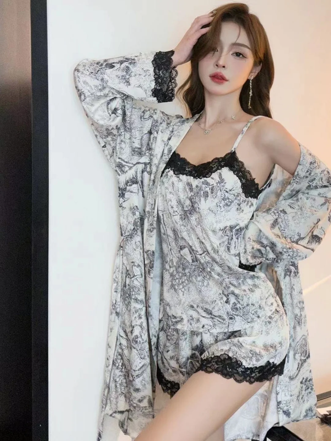 Large Size Lace Trimmed Patchwork Strap Shortie Nightgown Set Sexy Pure Desire Ice Silk Home Clothes V-neck Straight Tube
Large Size Lace Trimmed Patchwork Strap Shortie Nightgown Set Sexy Pure Desire Ice Silk Home Clothes V-neck Straight Tube