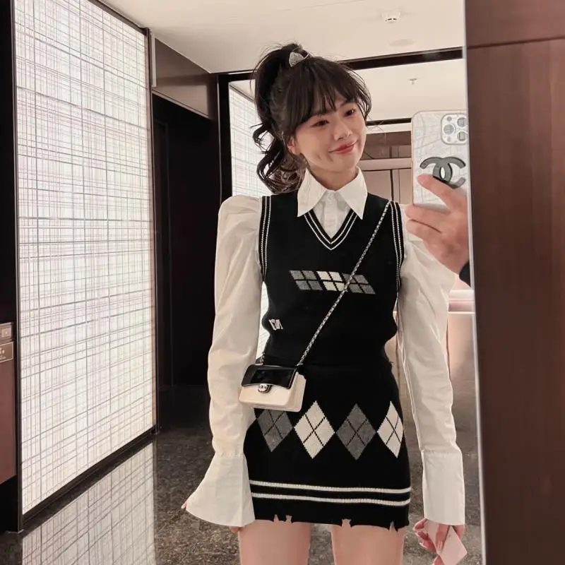 Вязаные комплекты в консервативном стиле, женские новые осенние винтажные укороченные свитера без рукавов, жилет, тонкое мини-платье Argyle для школьниц, простой шик
Вязаные комплекты в консервативном стиле, женские новые осенние винтажные укороченные свитера без рукавов, жилет, тонкое мини-платье Argyle для школьниц, простой шик