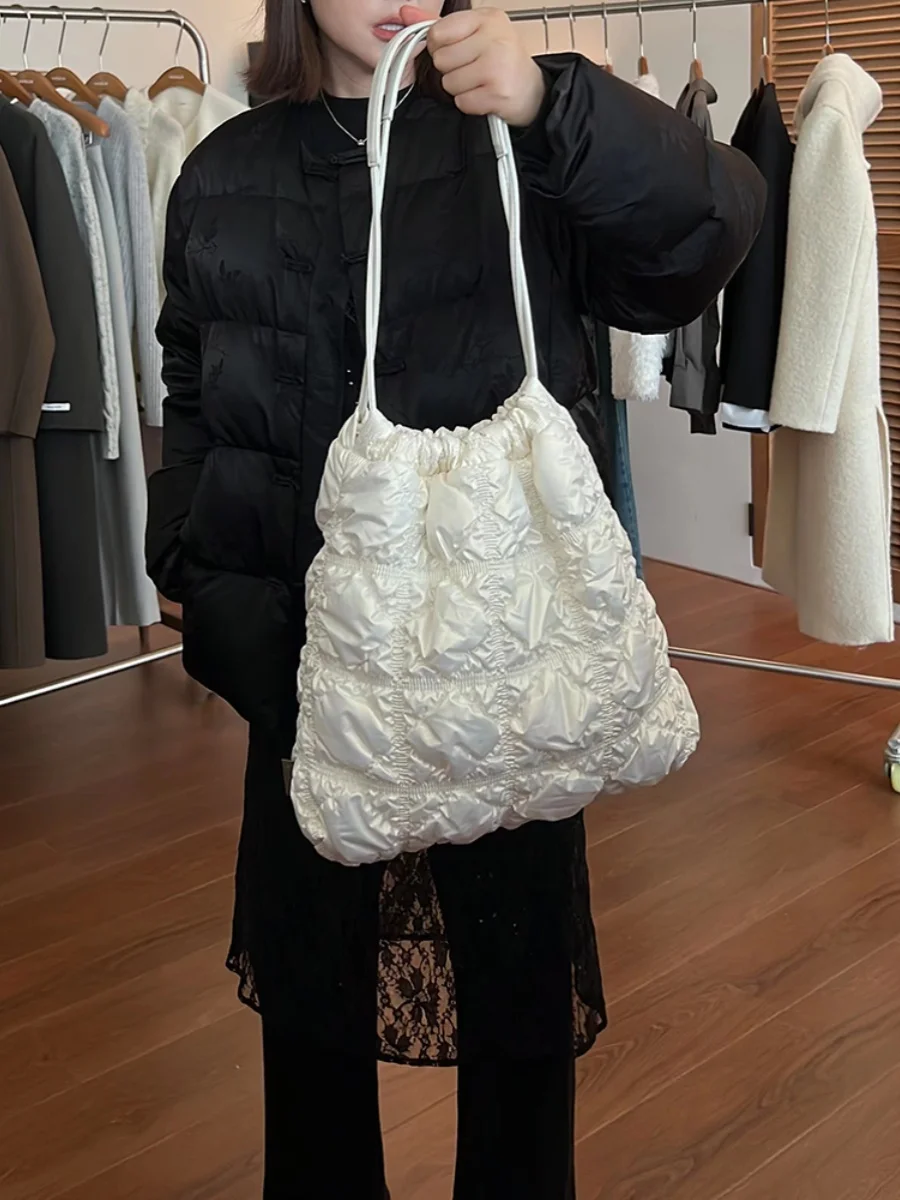 Большая вместительная плиссированная белая корейская сумка на плечо с бриллиантами и облаком, сумка с одним ремешком для женщин
Большая вместительная плиссированная белая корейская сумка на плечо с бриллиантами и облаком, сумка с одним ремешком для женщин