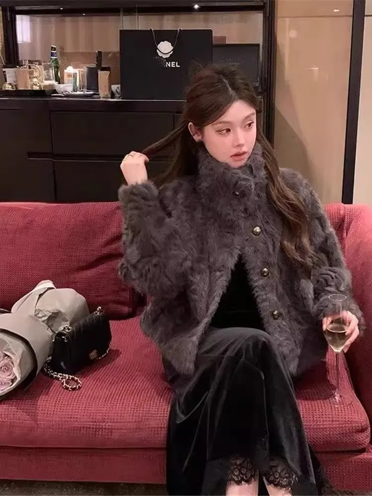Thickened Stand Collar Jacket Women's Short Style Faux Fur Outerwear Warm Winter Coat Bi Yung Ge Commute Style Loose Fit
Thickened Stand Collar Jacket Women's Short Style Faux Fur Outerwear Warm Winter Coat Bi Yung Ge Commute Style Loose Fit