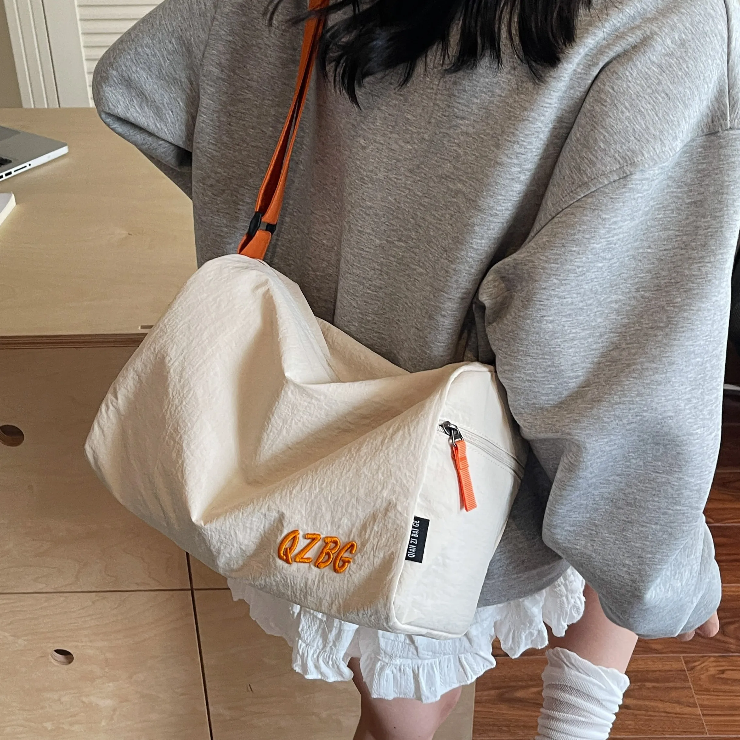 Casual style women's shoulder bag,Cool boy girl crossbody bag,Lightweight crossbody bag for men and women,simple large purse
Casual style women's shoulder bag,Cool boy girl crossbody bag,Lightweight crossbody bag for men and women,simple large purse