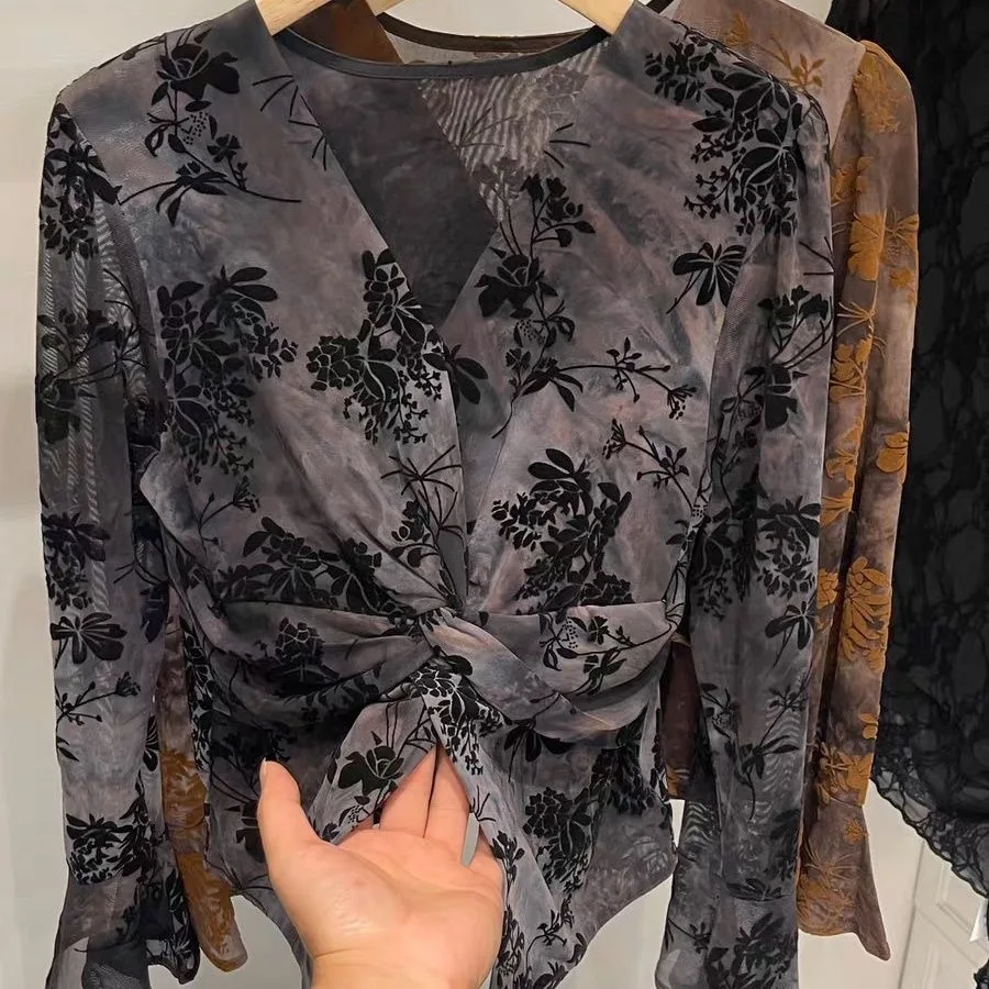 Floral Embroidered Flocking Long Sleeve T-Shirt Women's Spring Autumn New Style Gathered Slit Base Shirt Top Fashionable
Floral Embroidered Flocking Long Sleeve T-Shirt Women's Spring Autumn New Style Gathered Slit Base Shirt Top Fashionable