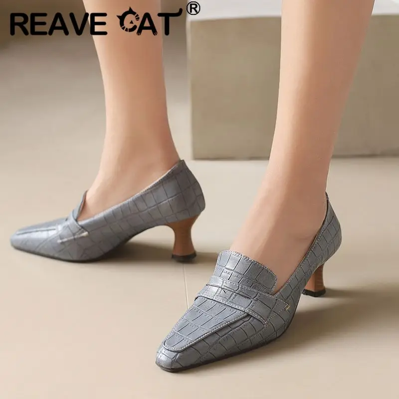 Офисные женские туфли-лодочки REAVE CAT на массивном каблуке 5,5 см без шнуровки 49 50, элегантная винтажная женская мягкая повседневная обувь
Офисные женские туфли-лодочки REAVE CAT на массивном каблуке 5,5 см без шнуровки 49 50, элегантная винтажная женская мягкая повседневная обувь