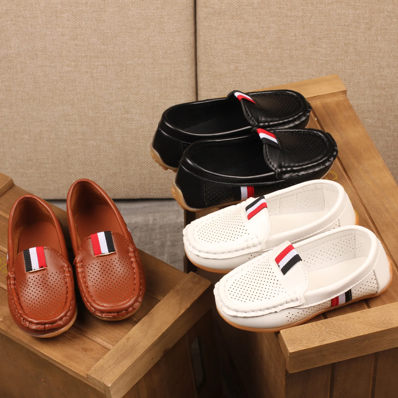Children's Soybean Shoes Spring and Autumn Models Boys and Girls Non-slip Soybean Shoes Hollow Breathable Children's Shoes
Children's Soybean Shoes Spring and Autumn Models Boys and Girls Non-slip Soybean Shoes Hollow Breathable Children's Shoes