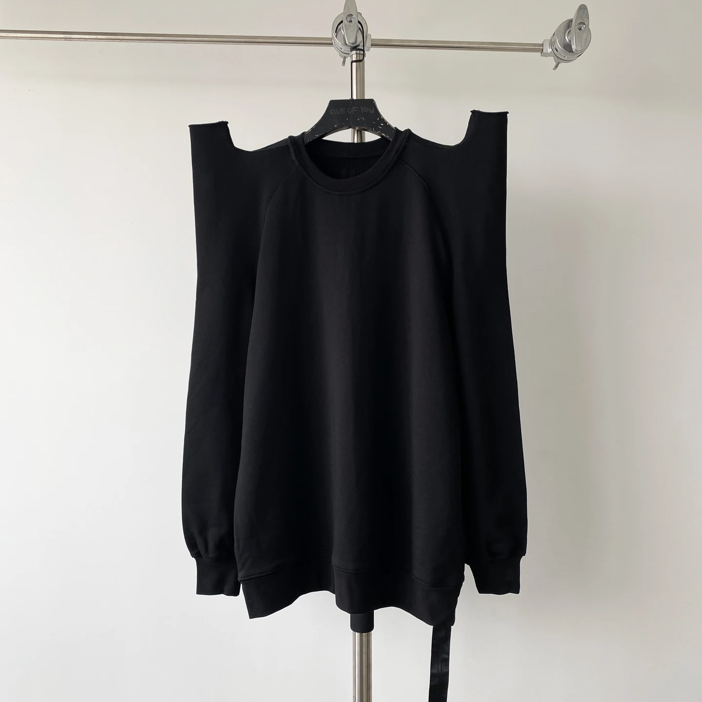 Мужская толстовка свободного кроя с подплечниками, дизайном «Демонические рога», модная, с длинными рукавами, круглым вырезом, цвета «Кэмел Хамп»
Мужская толстовка свободного кроя с подплечниками, дизайном «Демонические рога», модная, с длинными рукавами, круглым вырезом, цвета «Кэмел Хамп»