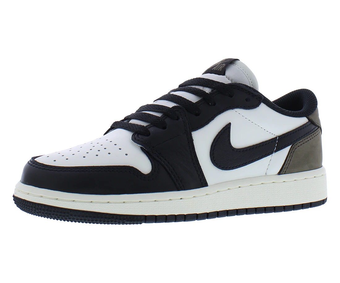 Nike Air Jordan 1 Retro Low Original GS Boys Shoes
Nike Air Jordan 1 Retro Low Original GS Boys Shoes