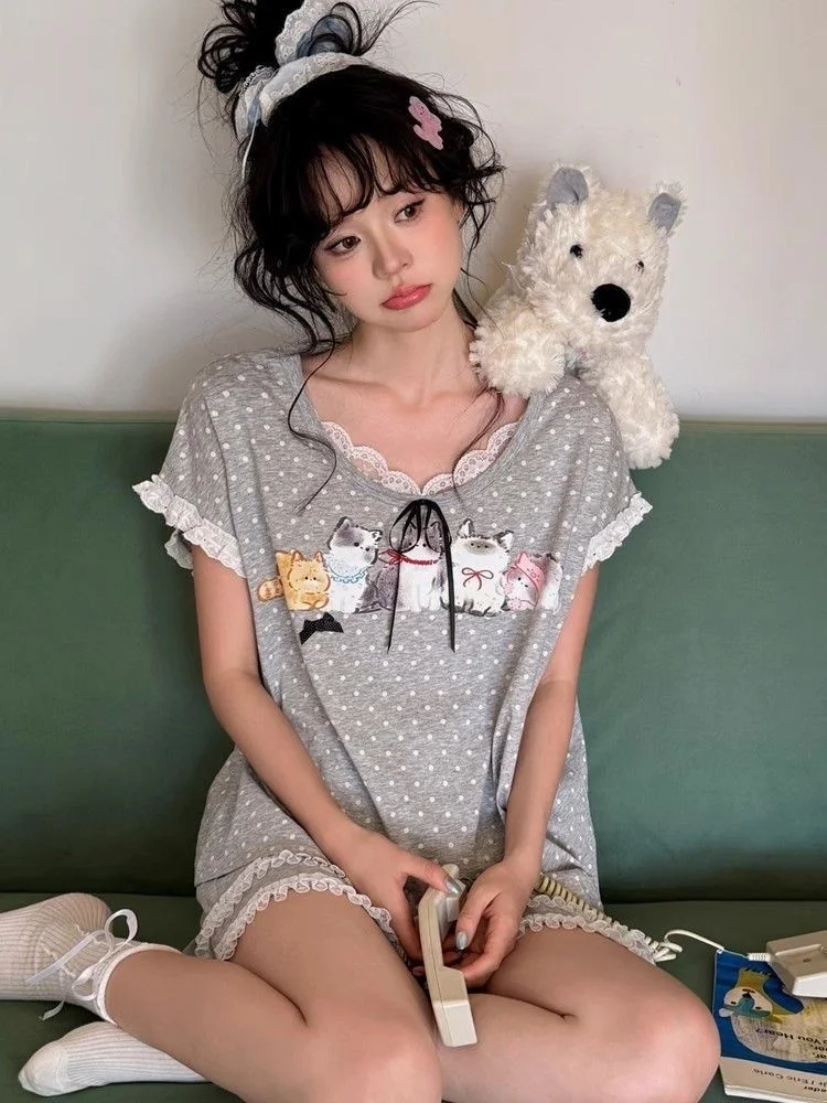 Women's Kawaii Cat Print Pajama Set-Lace Trim Polka Dot Short Sleeve Top & Shorts, Loose Fit Sweet Casual Homewear Spring Summer
Women's Kawaii Cat Print Pajama Set-Lace Trim Polka Dot Short Sleeve Top & Shorts, Loose Fit Sweet Casual Homewear Spring Summer