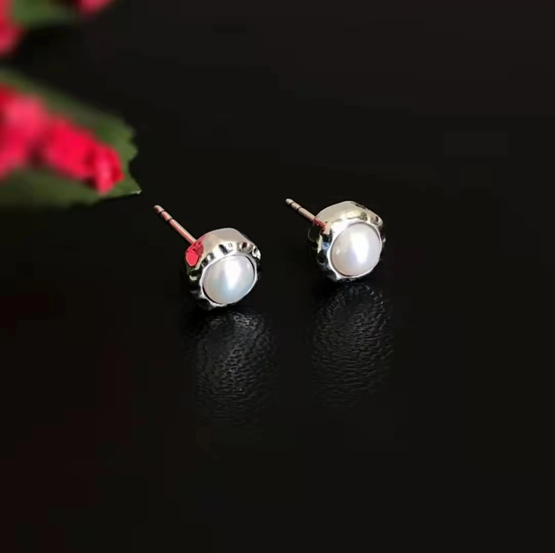 925 Silver Korean Version Simple Temperament Fresh Water Pearl Stud Earrings Retro Concave-convex
925 Silver Korean Version Simple Temperament Fresh Water Pearl Stud Earrings Retro Concave-convex