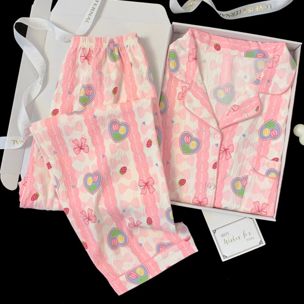 Весенне-осенний новый женский пижамный комплект домашней одежды, полосатая пижама с свободным воротником, домашняя одежда, комплект с длинными рукавами и длинными брюками
Весенне-осенний новый женский пижамный комплект домашней одежды, полосатая пижама с свободным воротником, домашняя одежда, комплект с длинными рукавами и длинными брюками