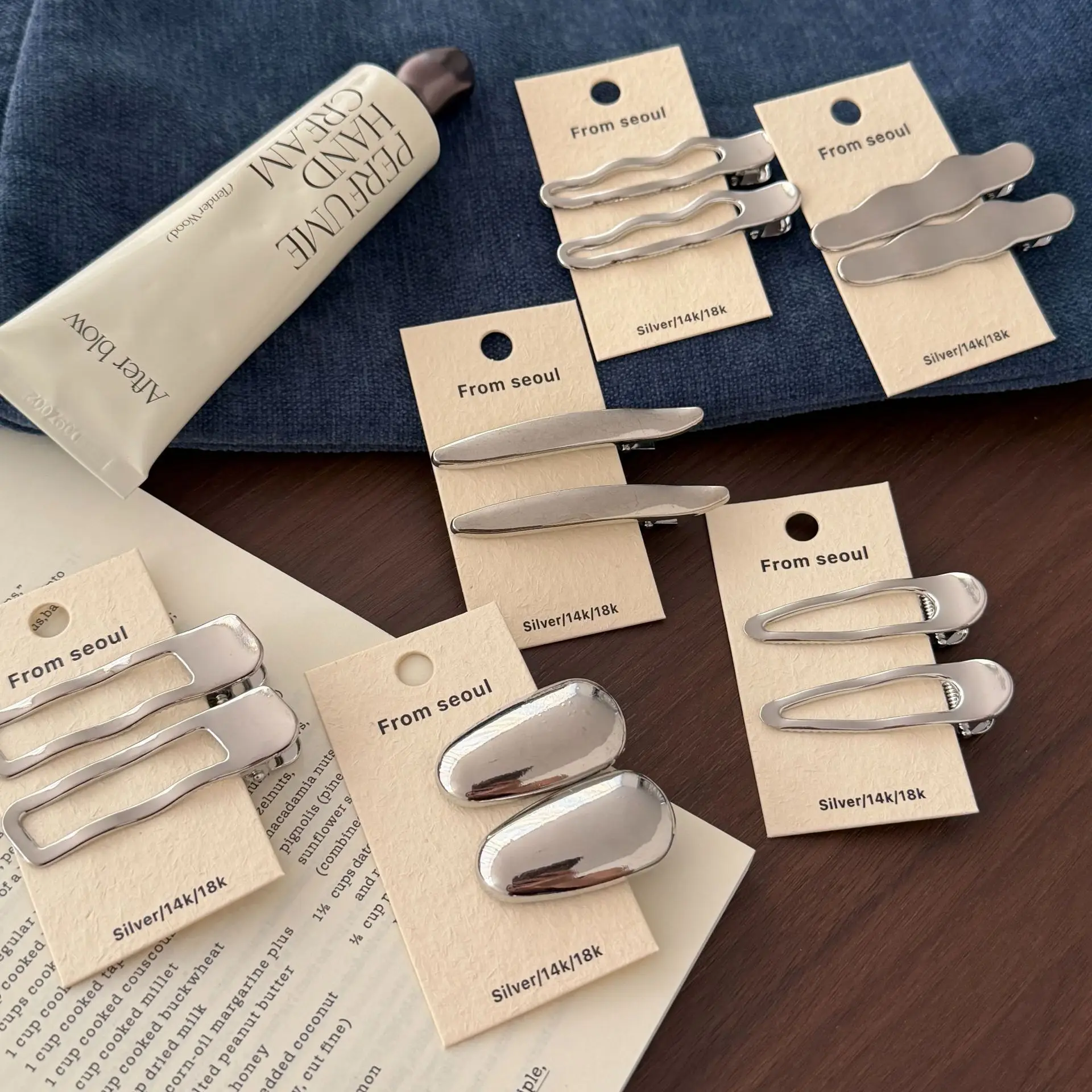 High Quality Silver Metal Hair Clasp Hollow Pattern for Side Bangs Korean Elegant Daily Wear Non Slip Girl Hair Accessoires
High Quality Silver Metal Hair Clasp Hollow Pattern for Side Bangs Korean Elegant Daily Wear Non Slip Girl Hair Accessoires