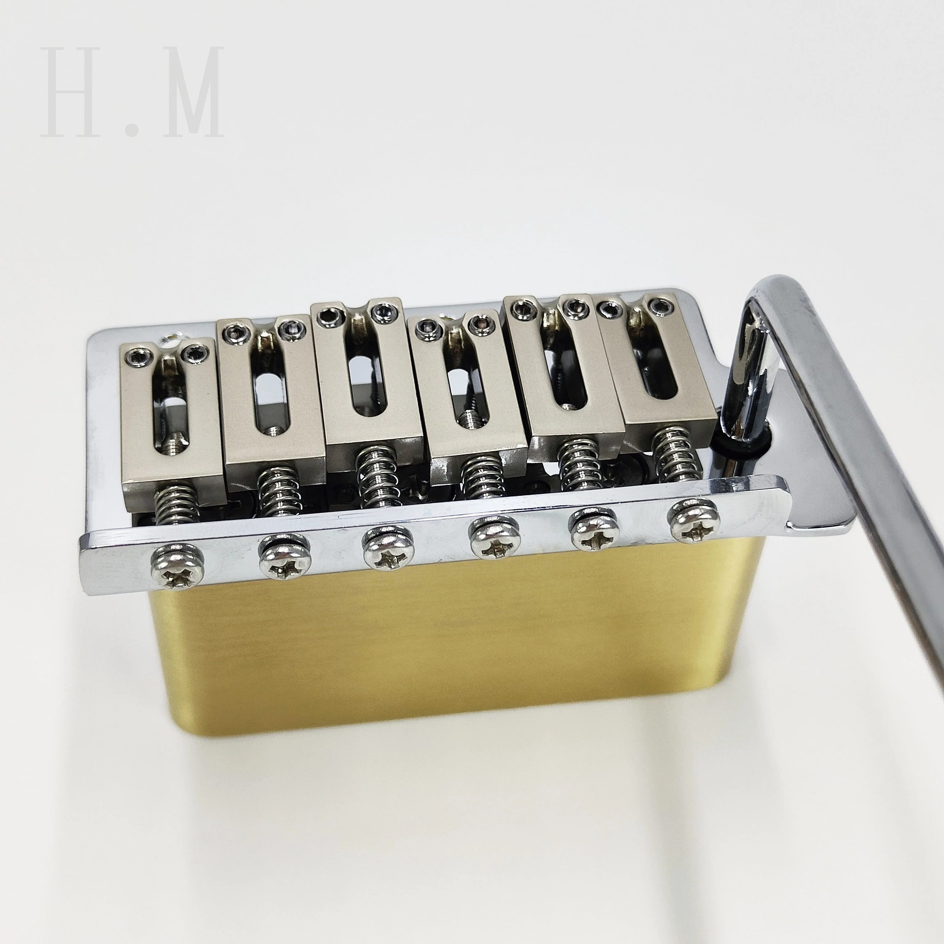 Guitar Bridge High End Electric Guitar 6 Strings Single Swing Zinc Alloy Guitar Bridge Pure Copper Base Guitar Accessorie
Guitar Bridge High End Electric Guitar 6 Strings Single Swing Zinc Alloy Guitar Bridge Pure Copper Base Guitar Accessorie