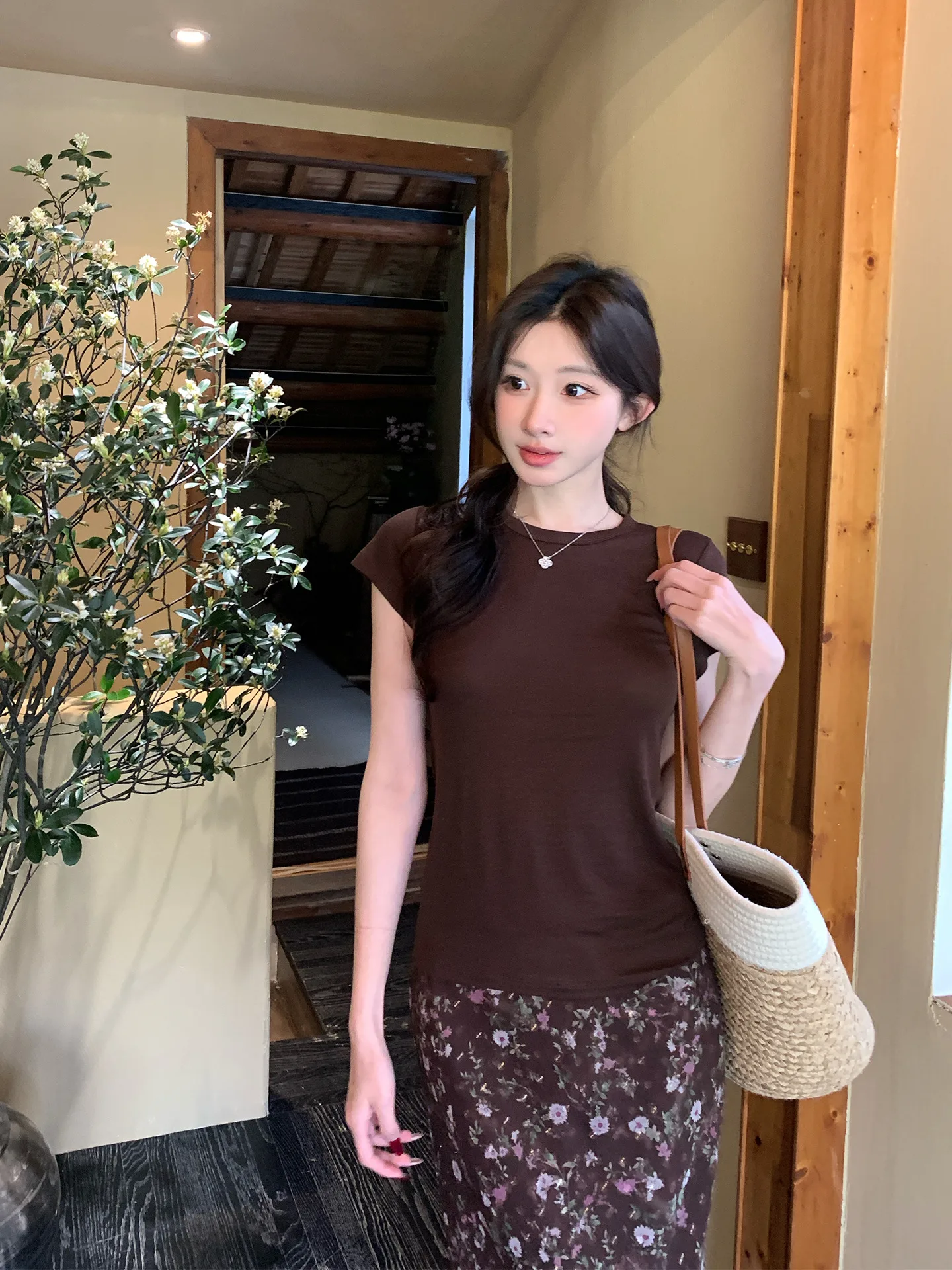 Женская футболка Slim Fit с коротким рукавом, весна-лето, антивозрастная, простой стиль, круглый вырез, повседневный комфортный топ
Женская футболка Slim Fit с коротким рукавом, весна-лето, антивозрастная, простой стиль, круглый вырез, повседневный комфортный топ