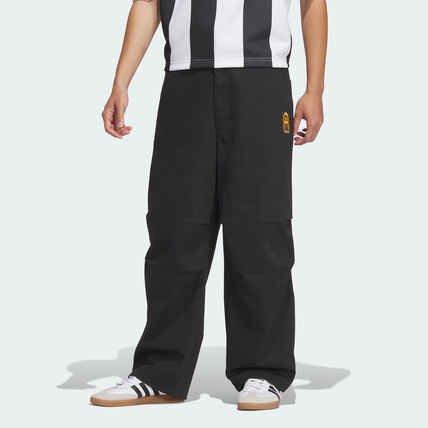 Adidas оригинальные мужские тканые повседневные спортивные свободные брюки с тремя полосками JC6847
Adidas оригинальные мужские тканые повседневные спортивные свободные брюки с тремя полосками JC6847