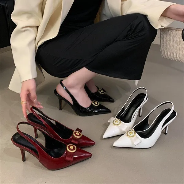 Французские женские босоножки из лакированной кожи с острым носком, на шпильке, с бантом, без задника, новая модная коллекция
Французские женские босоножки из лакированной кожи с острым носком, на шпильке, с бантом, без задника, новая модная коллекция