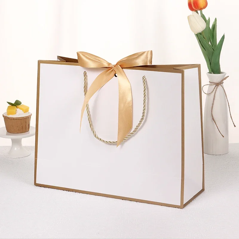 10pcs/lot High Quality Pretty Pink Gift Bag Gift Box Ornament Pajama Book Black Handle With Ribbon Paper Box Bag Kraft Packaging
10pcs/lot High Quality Pretty Pink Gift Bag Gift Box Ornament Pajama Book Black Handle With Ribbon Paper Box Bag Kraft Packaging