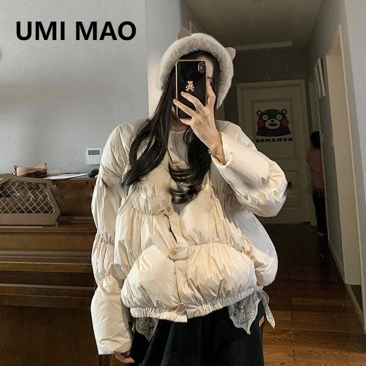 Женский короткий пуховик UMI MAO, новый стиль на осень и зиму, эластичное и мятое 90 пуховое пальто с белым утиным пухом Y2K
Женский короткий пуховик UMI MAO, новый стиль на осень и зиму, эластичное и мятое 90 пуховое пальто с белым утиным пухом Y2K