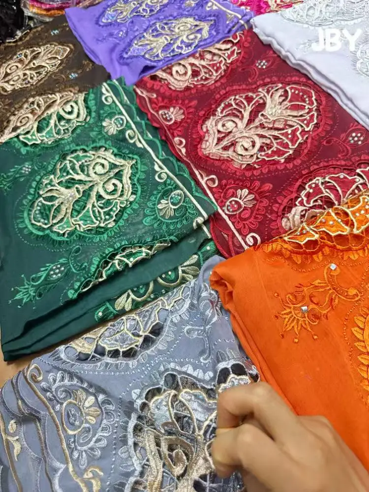 2026 Soft Luxury Dubai African Women Islamic Scarf 100%Cotton Floral Embroidery Lace Pattern High Quality Manycolor Autumn Cap
2026 Soft Luxury Dubai African Women Islamic Scarf 100%Cotton Floral Embroidery Lace Pattern High Quality Manycolor Autumn Cap