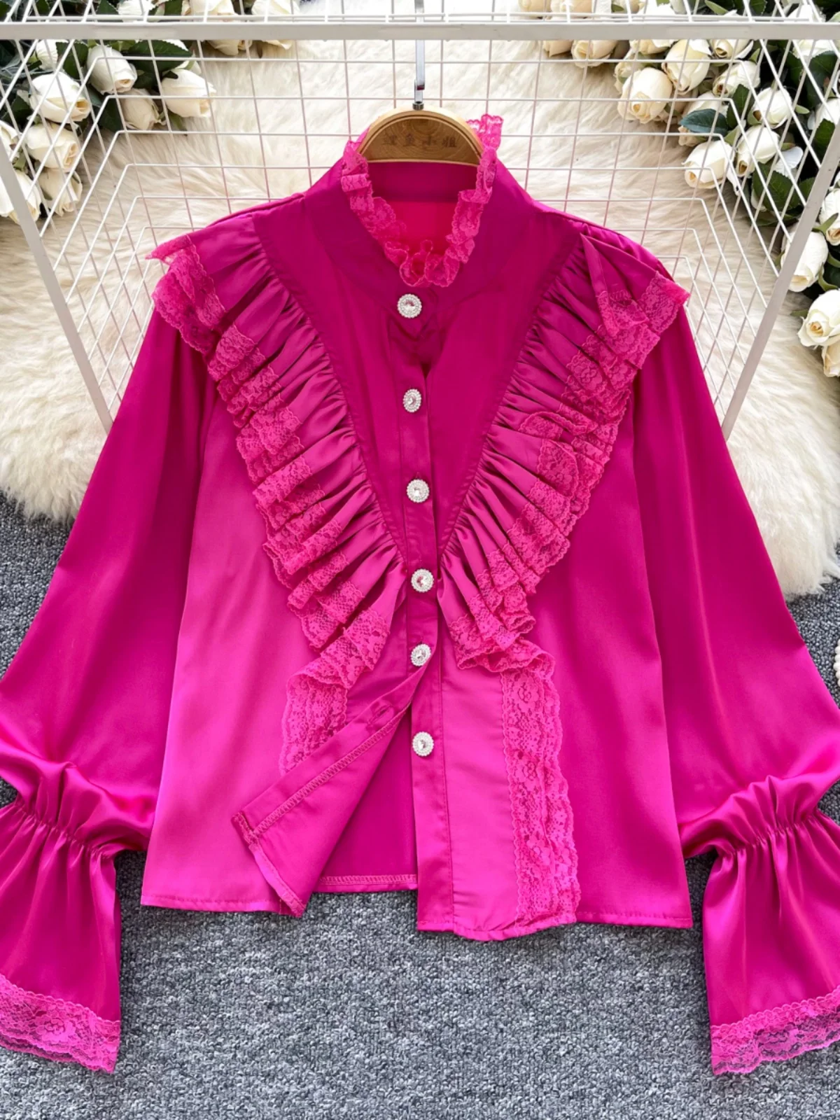 Fashionable Satin Shirt Women's Autumn Bell Sleeve Stand Collar Slimming Versatile Wood Grain Splicing Ladies' Blouse
Fashionable Satin Shirt Women's Autumn Bell Sleeve Stand Collar Slimming Versatile Wood Grain Splicing Ladies' Blouse