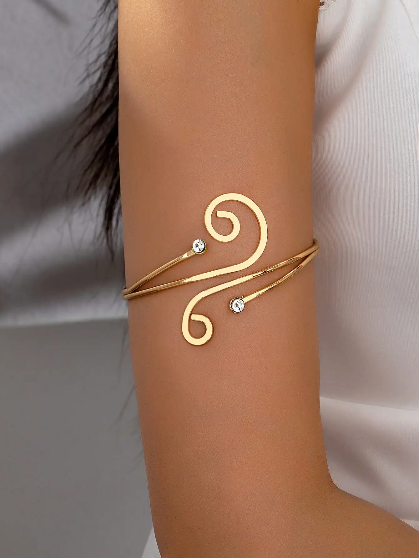 1pc Women Fashion Metal Sunflower Armband, Personalized Beach OOTD Jewelry
1pc Women Fashion Metal Sunflower Armband, Personalized Beach OOTD Jewelry