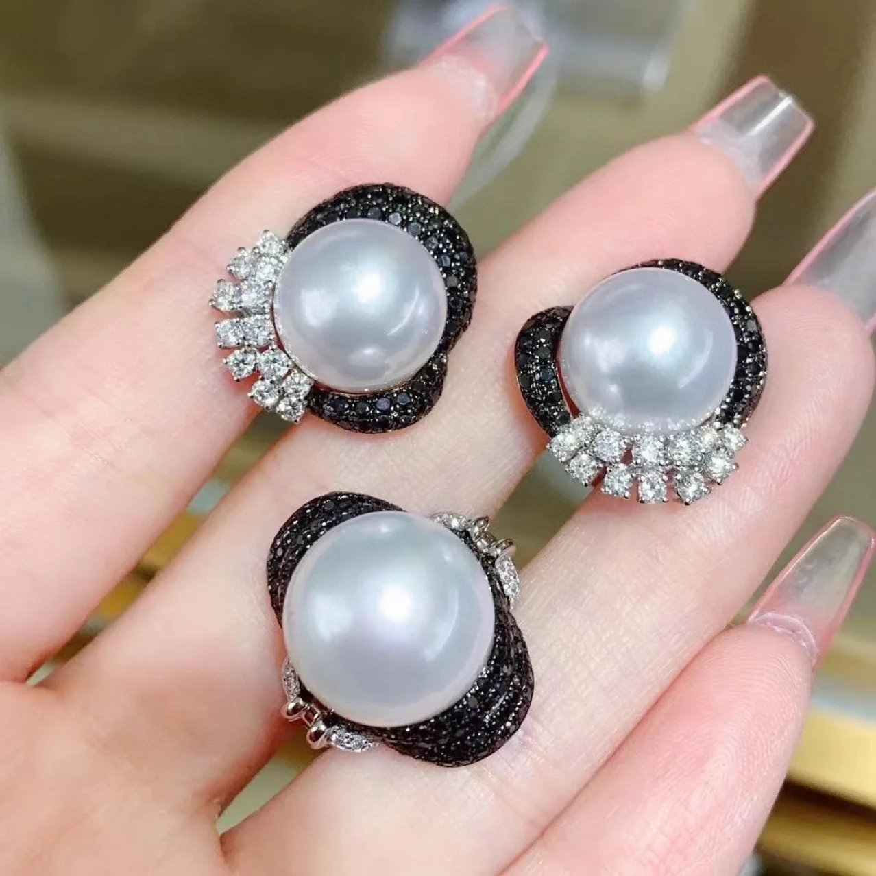 S925 Natural Freshwater Pearl Jewelry Set Black and White Color Clashing Zircon Edison White Pearl Earrings Ring
S925 Natural Freshwater Pearl Jewelry Set Black and White Color Clashing Zircon Edison White Pearl Earrings Ring