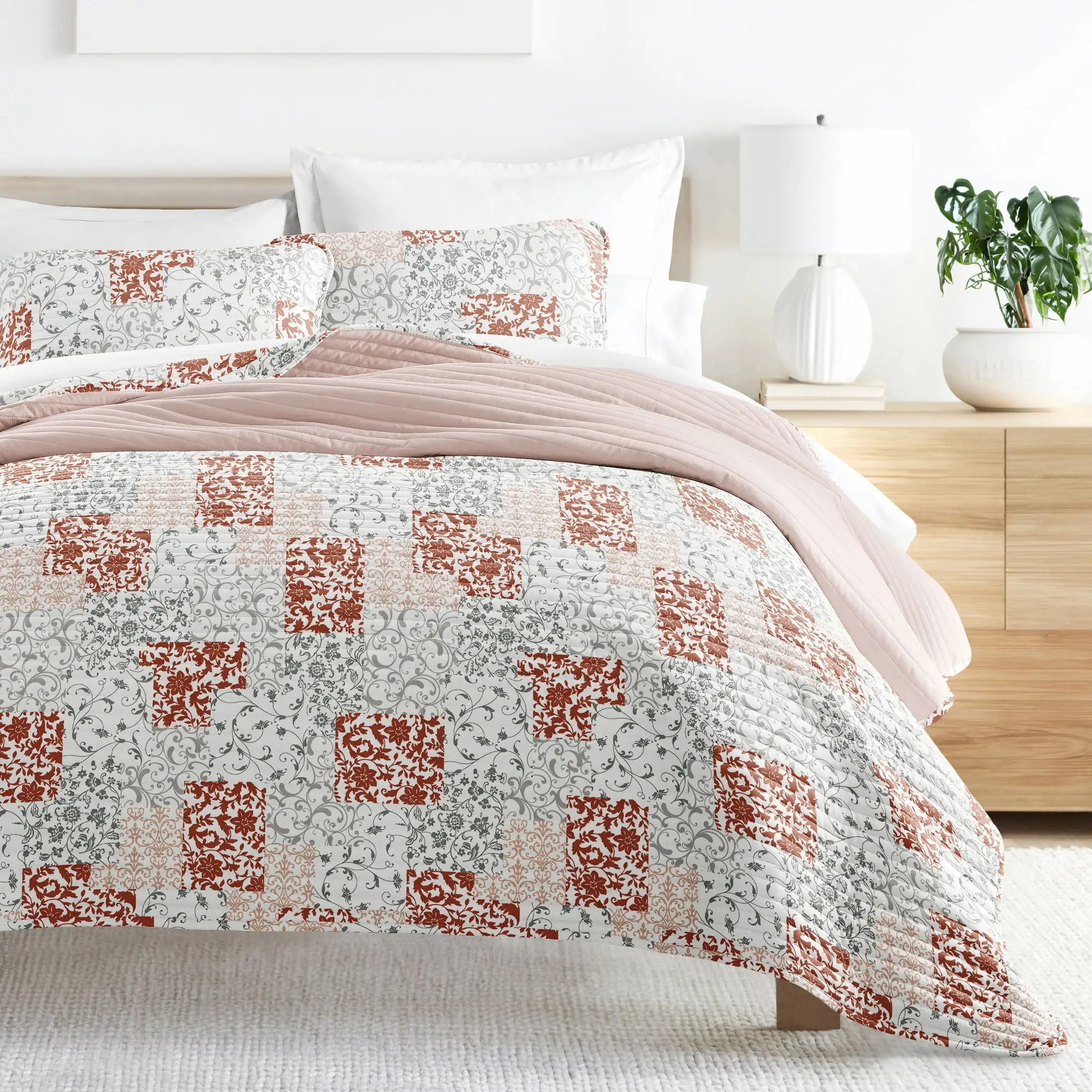 Blush 3 Piece Scrolled Patchwork Reversible Microfiber Quilt Set, Queen / Full
Blush 3 Piece Scrolled Patchwork Reversible Microfiber Quilt Set, Queen / Full