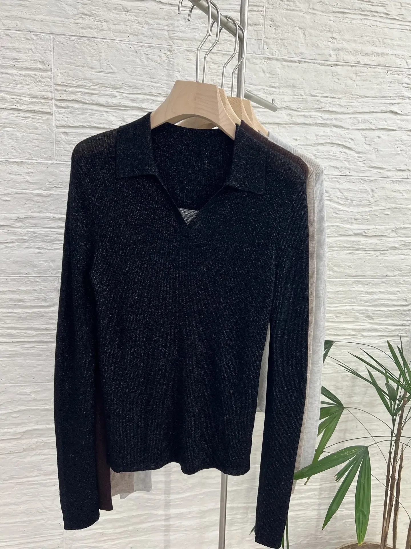 Wool Blend Knitted Pullover for Women Autumn Beaded Chain V-Neck Long Sleeve Casual Slim Sweater
Wool Blend Knitted Pullover for Women Autumn Beaded Chain V-Neck Long Sleeve Casual Slim Sweater