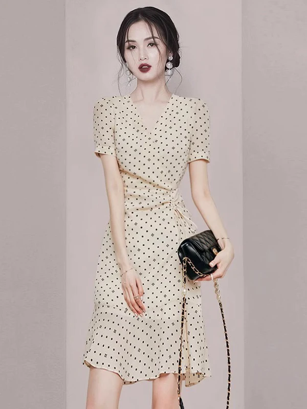 Polka Dot Chiffon Dress Women's Summer New Waist Cinching Slimming Small Size Elegant Midi Skirt Korean Style Commute
Polka Dot Chiffon Dress Women's Summer New Waist Cinching Slimming Small Size Elegant Midi Skirt Korean Style Commute