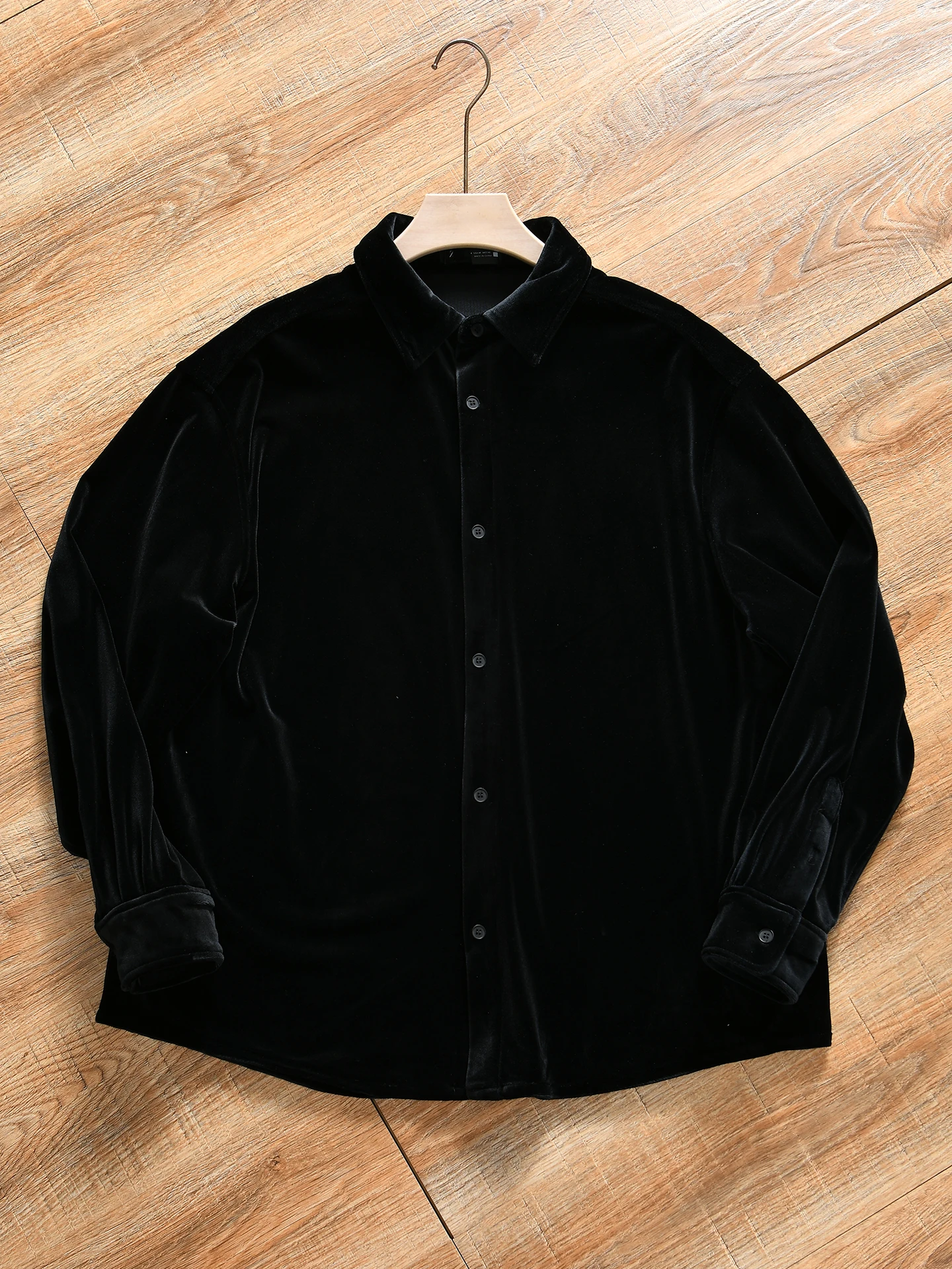 Elegant Velvet Loose Fit Men's Shirt Jacket Fashionable All-Season Outerwear Youthful Polyester Fabric Winter Ready
Elegant Velvet Loose Fit Men's Shirt Jacket Fashionable All-Season Outerwear Youthful Polyester Fabric Winter Ready