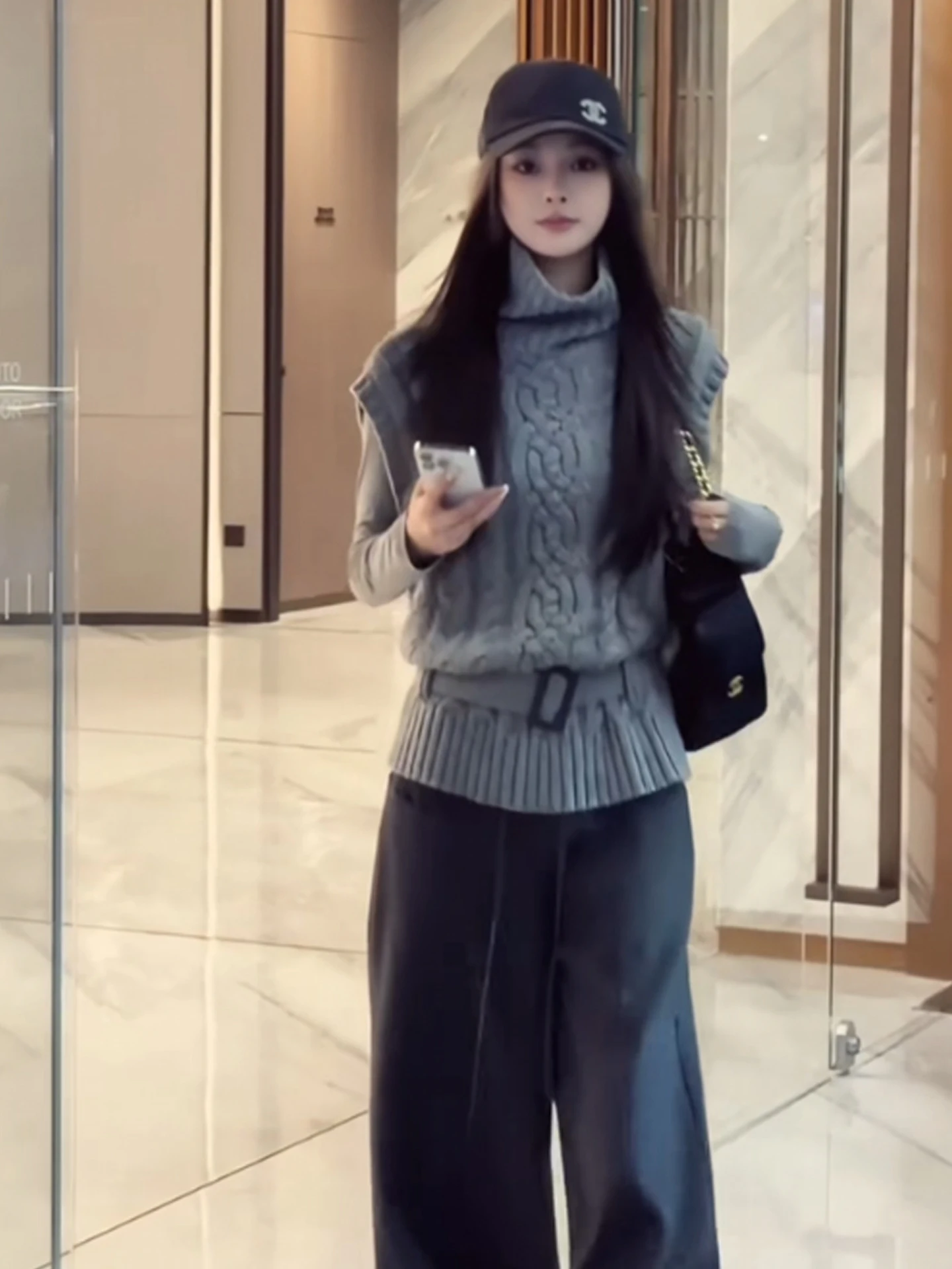 Loose Knitted ey High Collar Sweater Women Spring Autumn Small Fly Sve Twist Knit Vest Top Layering Outerwear
Loose Knitted ey High Collar Sweater Women Spring Autumn Small Fly Sve Twist Knit Vest Top Layering Outerwear