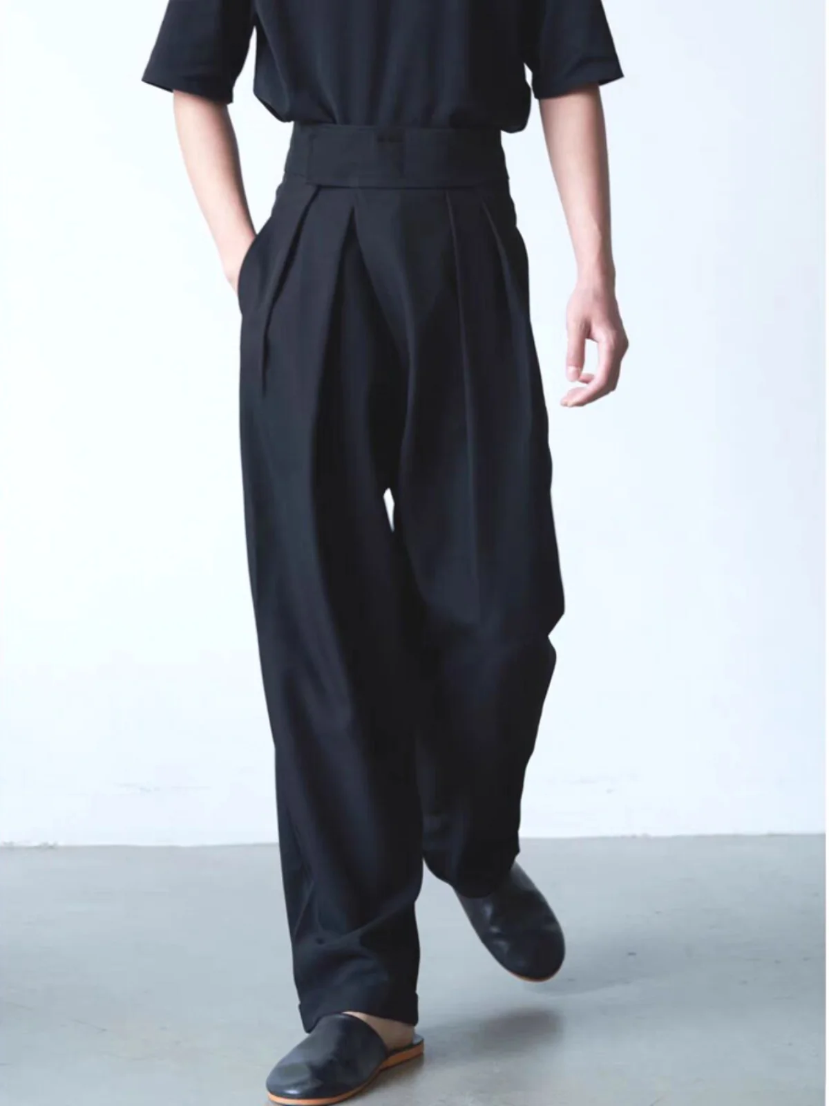 Мужские свободные брюки с высокой талией, плиссированные, с объемными элементами, длинные, модные, молодежные, повседневные
Мужские свободные брюки с высокой талией, плиссированные, с объемными элементами, длинные, модные, молодежные, повседневные