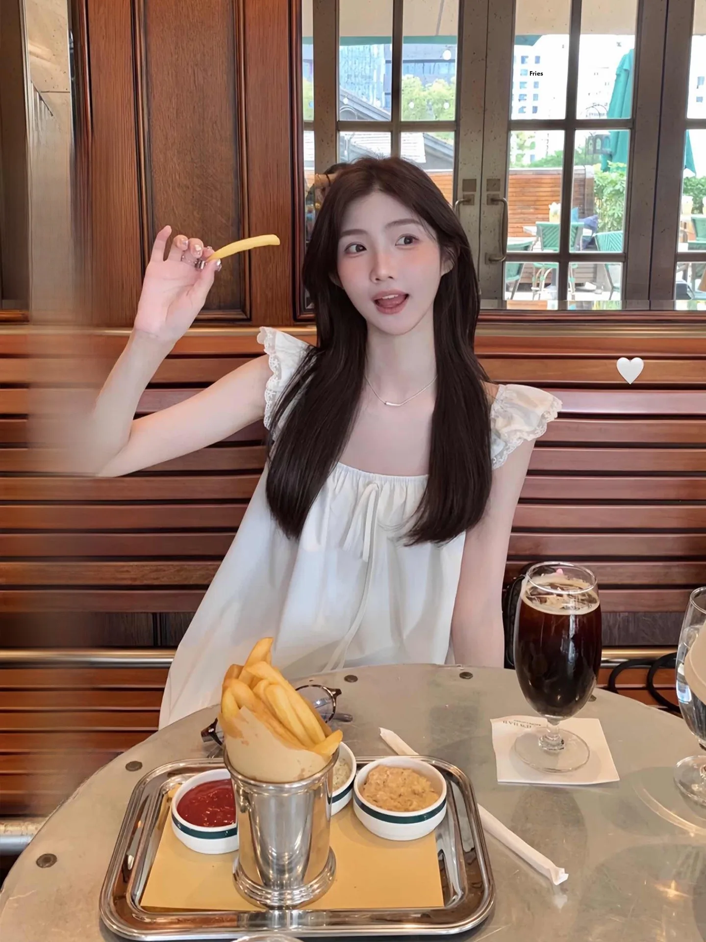 Белый шифоновый топ Ele с кружевной отделкой и широкими рукавами для женщин, свободный крой, круглый топ на лето
Белый шифоновый топ Ele с кружевной отделкой и широкими рукавами для женщин, свободный крой, круглый топ на лето