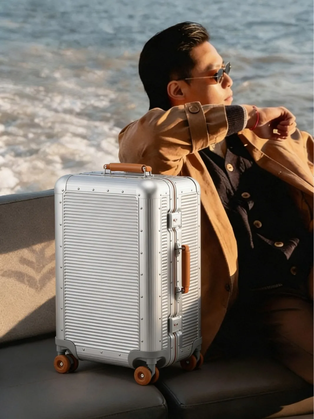 Hard Shell Retro PC Suitcase with Aluminum Frame – Silent Spinner Wheels, Large Capacity Travel Luggage for Men Women
Hard Shell Retro PC Suitcase with Aluminum Frame – Silent Spinner Wheels, Large Capacity Travel Luggage for Men Women
