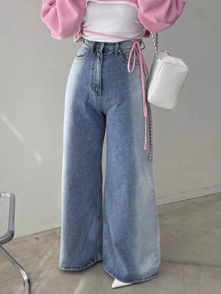 SuperAen 2024 Korean Chic Spring Design High Waist Contrasting Washed Wide Leg Jeans
SuperAen 2024 Korean Chic Spring Design High Waist Contrasting Washed Wide Leg Jeans