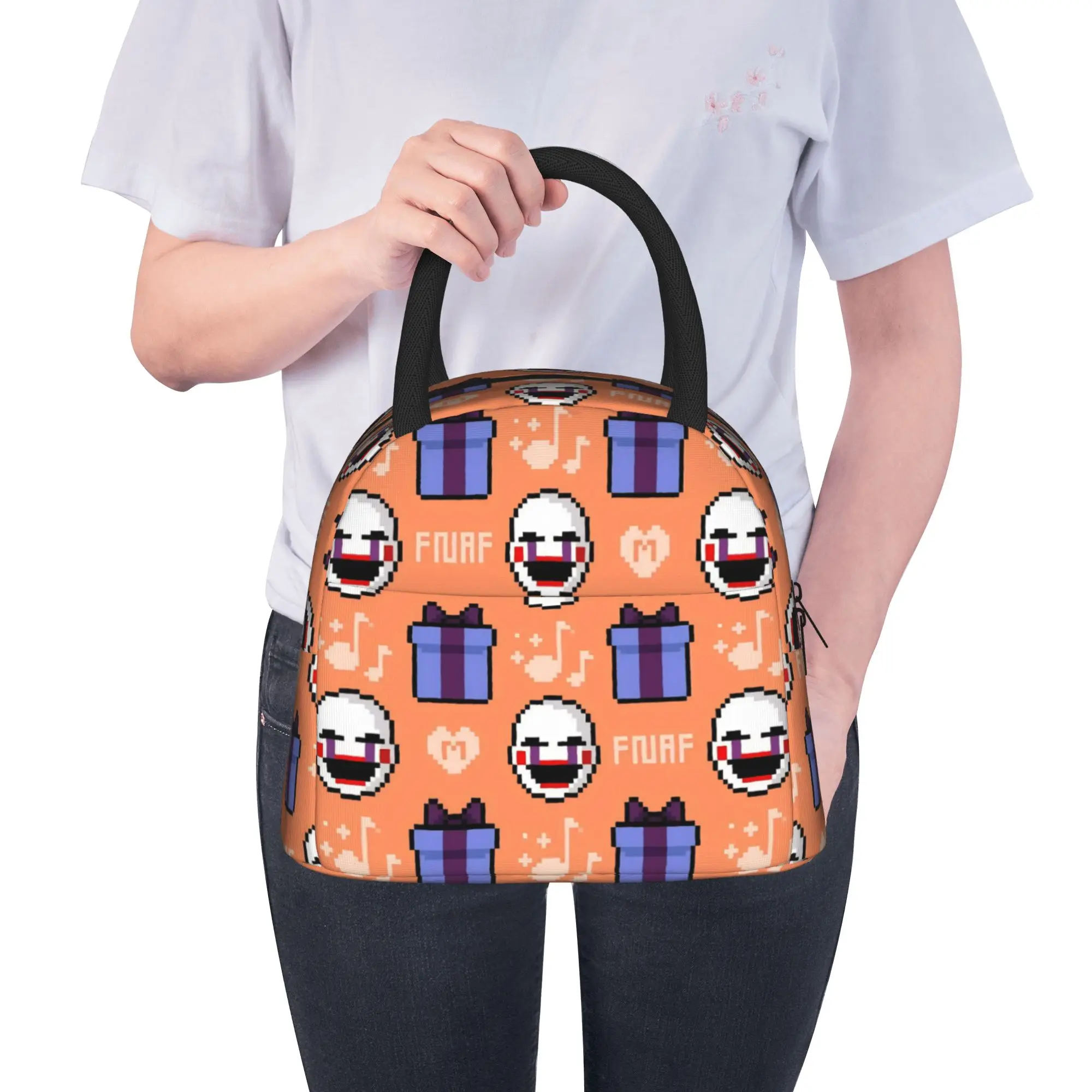 Термосумка для обедов FNAF At Freddy's, контейнер для еды, мультяшный дизайн, большая вместимость, сумка-тоут, ланч-бокс, сумка для еды, для работы и путешествий
Термосумка для обедов FNAF At Freddy's, контейнер для еды, мультяшный дизайн, большая вместимость, сумка-тоут, ланч-бокс, сумка для еды, для работы и путешествий