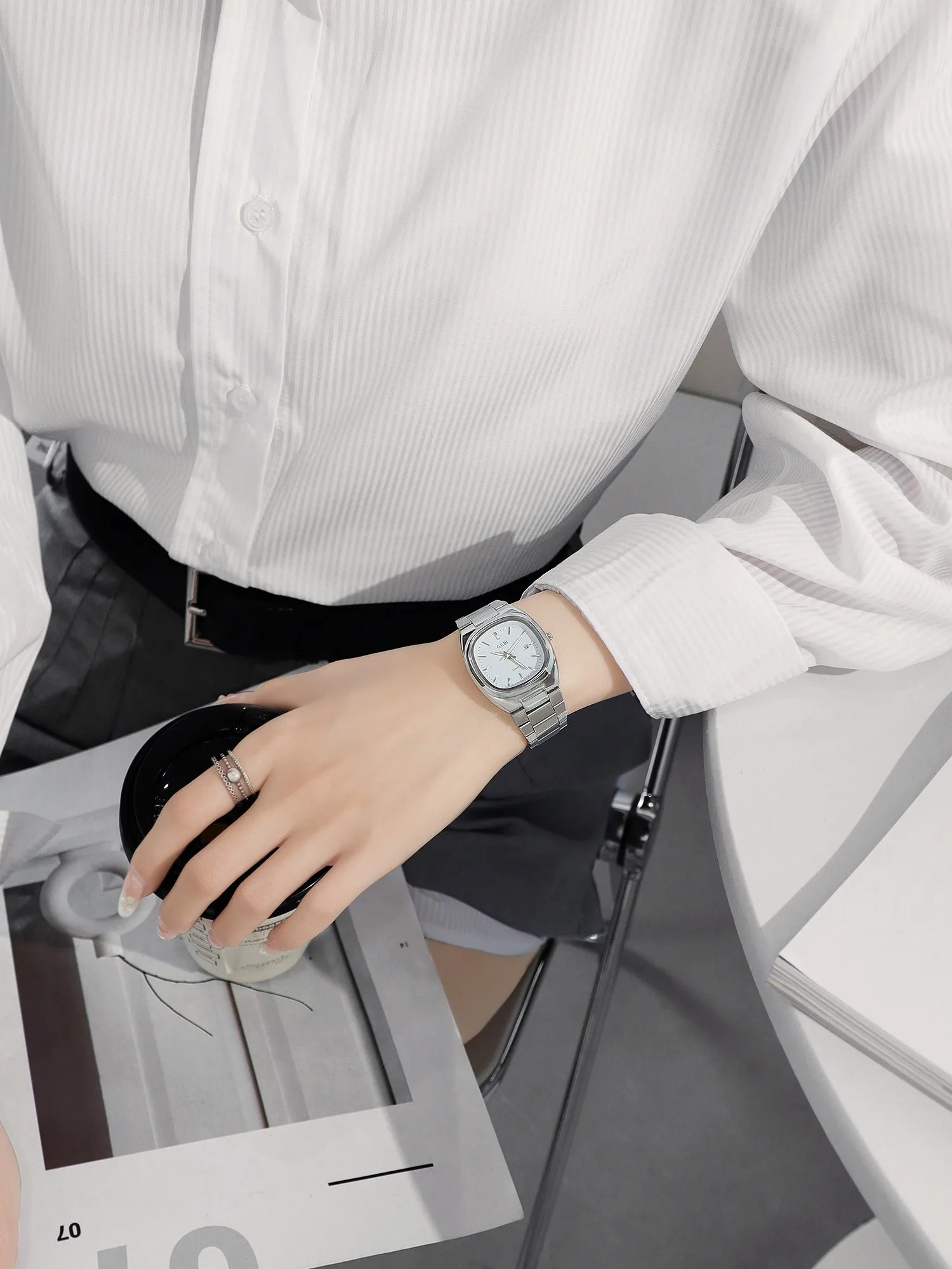 Новые женские часы 2026 года: легкие, роскошные, с календарем, высококачественные, простые и элегантные, со стальным браслетом, кварцевые, подарок для женщин
Новые женские часы 2026 года: легкие, роскошные, с календарем, высококачественные, простые и элегантные, со стальным браслетом, кварцевые, подарок для женщин