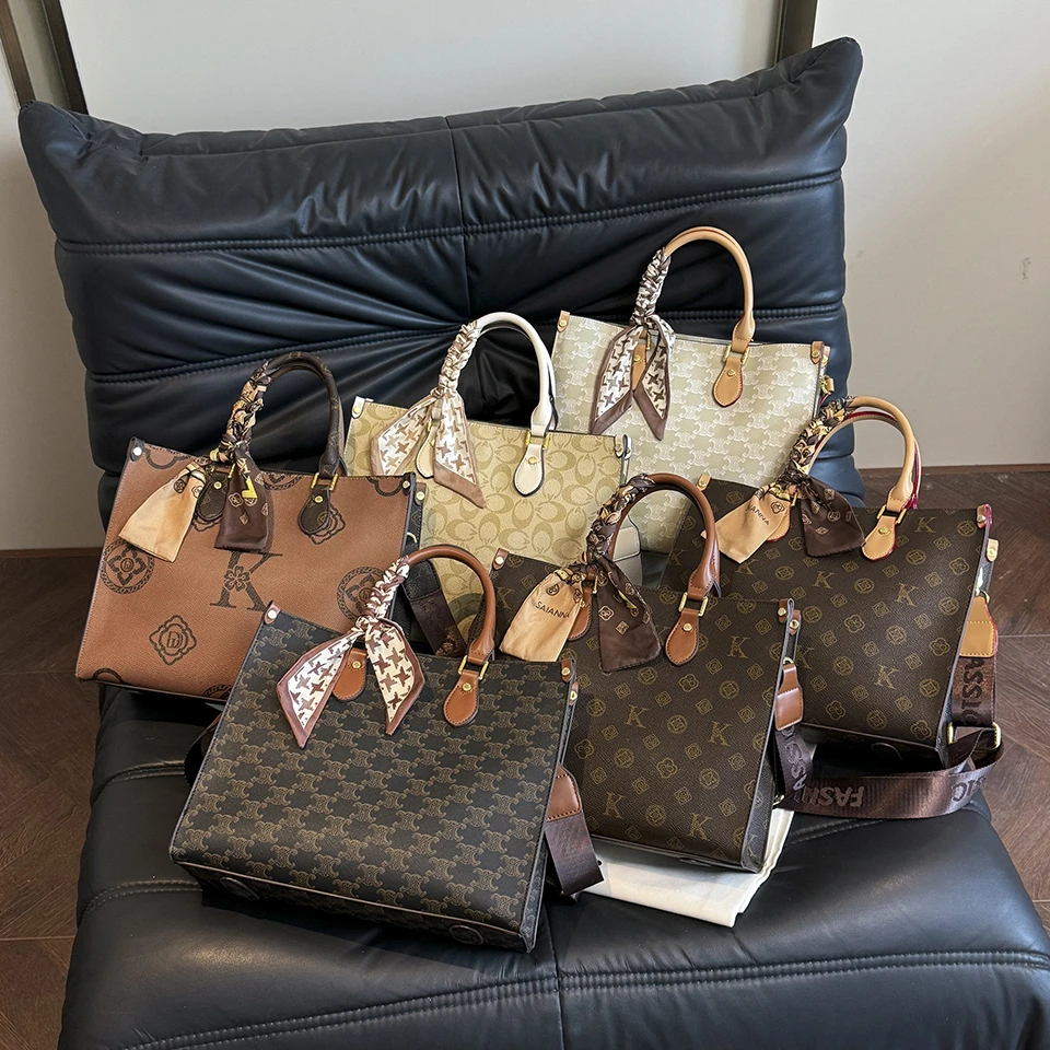 Luxury Spacious Diaper Bag with Large Opening for Quick Access To Items Brings Convenience To Taking Care of Little Babies
Luxury Spacious Diaper Bag with Large Opening for Quick Access To Items Brings Convenience To Taking Care of Little Babies