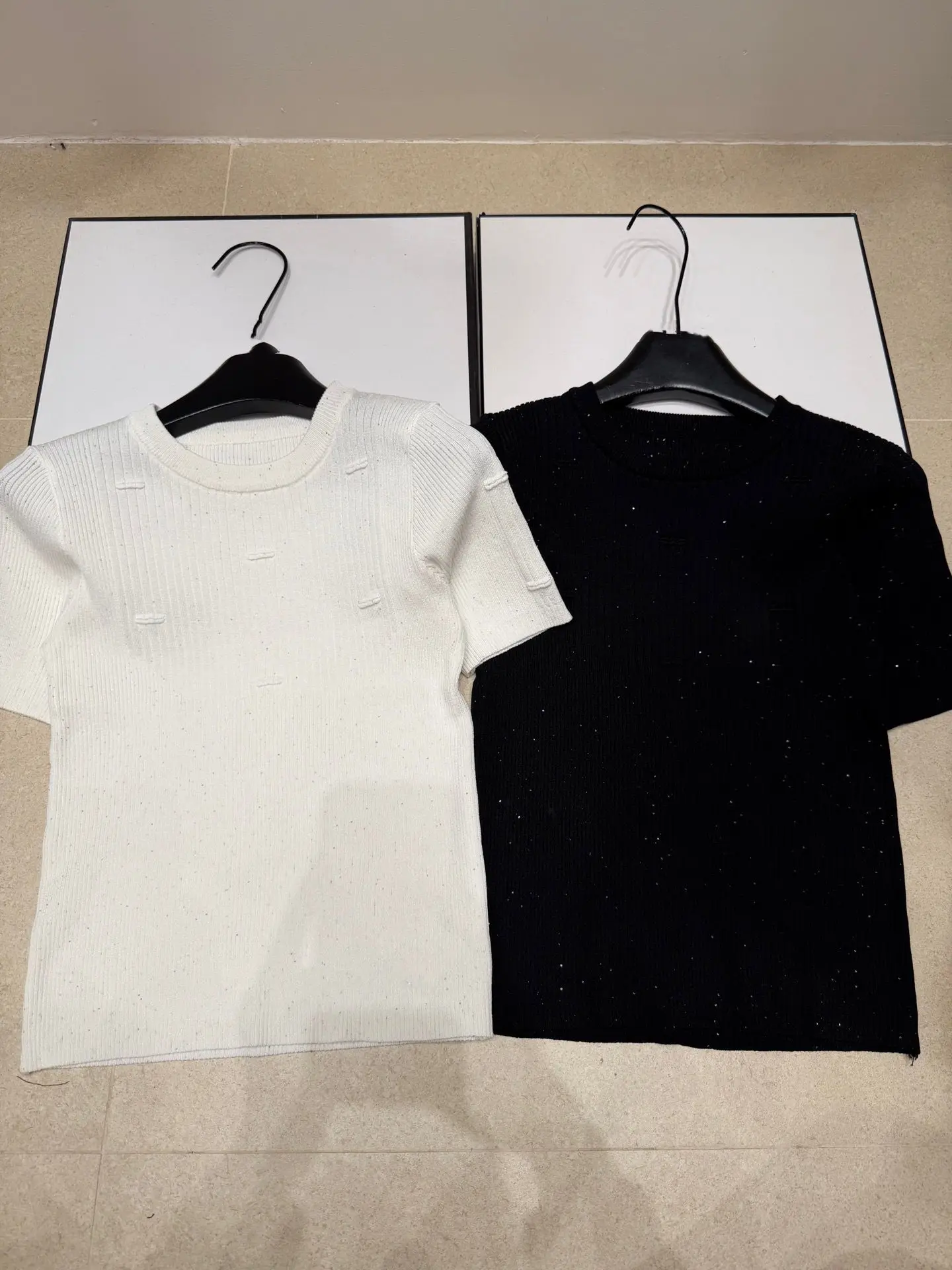 VIBE round Neck Short Sleeve Knitted Top Women Slim Fit Star Sequins Versatile Simple Style Casual Fashion Spring Summer
VIBE round Neck Short Sleeve Knitted Top Women Slim Fit Star Sequins Versatile Simple Style Casual Fashion Spring Summer