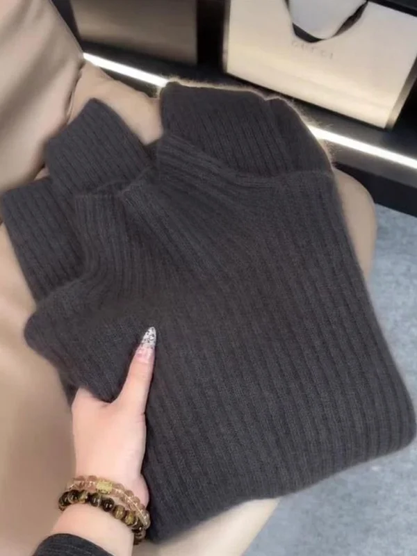 Мягкий уютный женский вязаный свитер больших размеров с высоким воротником и длинными рукавами, простой стиль, осенне-зимняя мода для повседневной носки
Мягкий уютный женский вязаный свитер больших размеров с высоким воротником и длинными рукавами, простой стиль, осенне-зимняя мода для повседневной носки