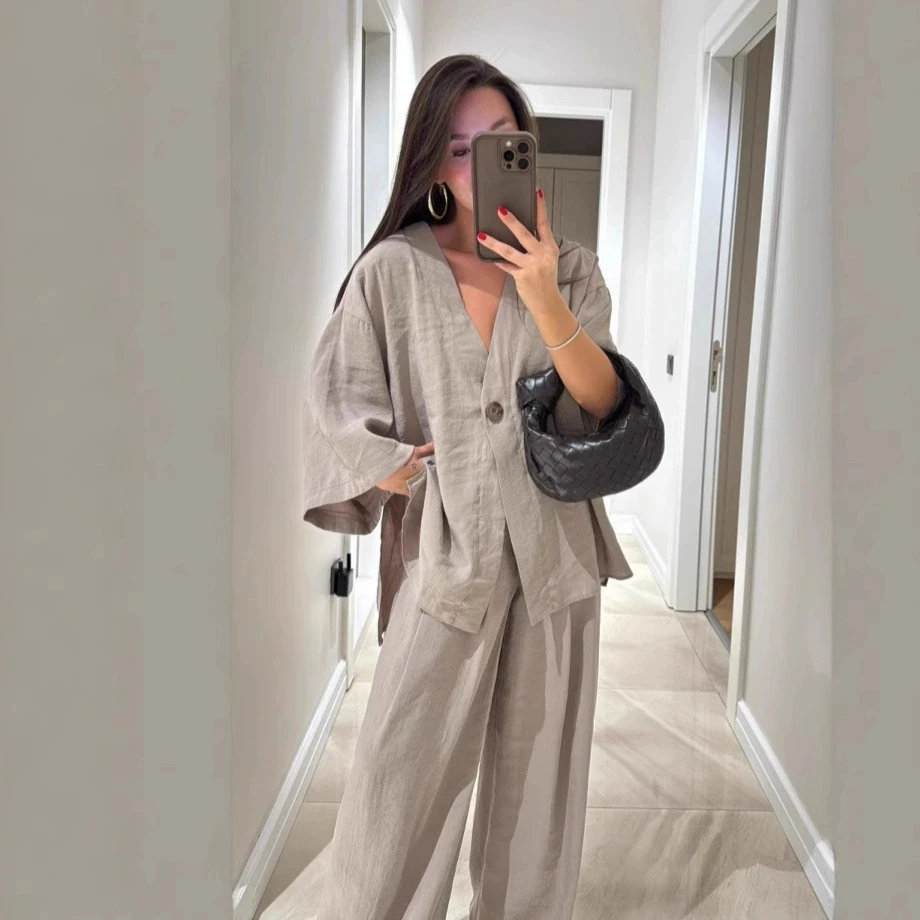 Spring/Summer Women'S Casual Two-Piece Set V-Neck Loose Long-Sleeved Top+High-Waisted Trousers New Coat Top Long Pant Women Set
Spring/Summer Women'S Casual Two-Piece Set V-Neck Loose Long-Sleeved Top+High-Waisted Trousers New Coat Top Long Pant Women Set