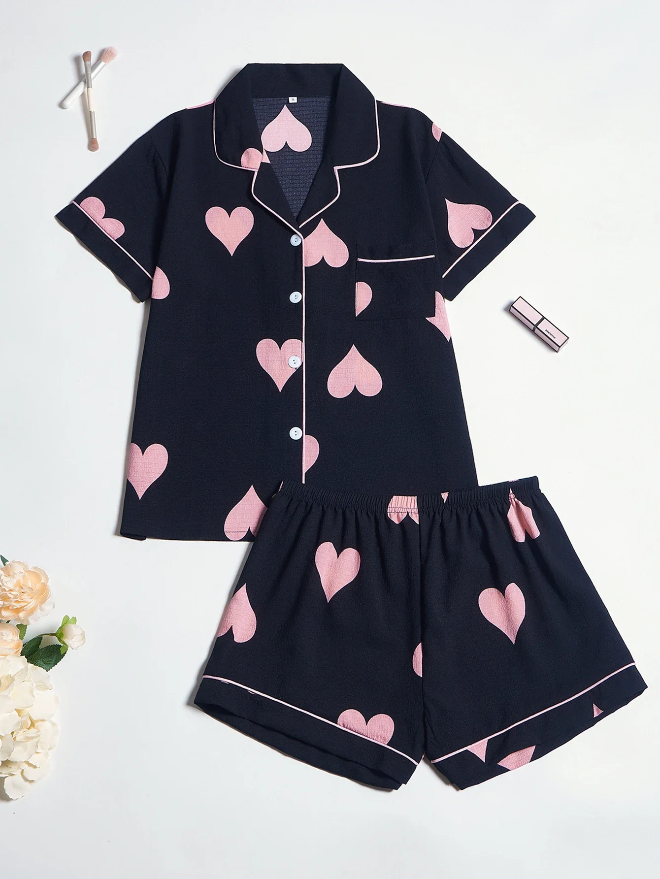 Heart Print Pajama Set With Contrast Color Piping Lapel Collar Button-up Comfortable Leisure Sleepwear
Heart Print Pajama Set With Contrast Color Piping Lapel Collar Button-up Comfortable Leisure Sleepwear