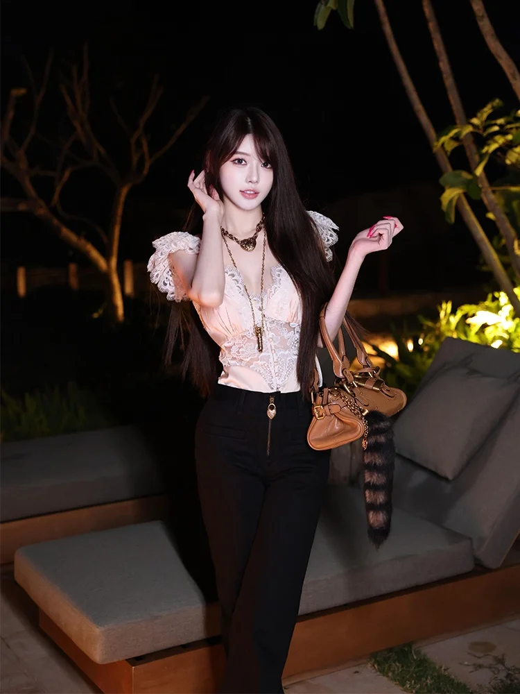 Elegant Heavy-Lace Splice Silk Women's Tank Top Innerwear Outerwear Sexy Slim Fit V-Neck Short Length No-Sleeve Lace Shirt
Elegant Heavy-Lace Splice Silk Women's Tank Top Innerwear Outerwear Sexy Slim Fit V-Neck Short Length No-Sleeve Lace Shirt