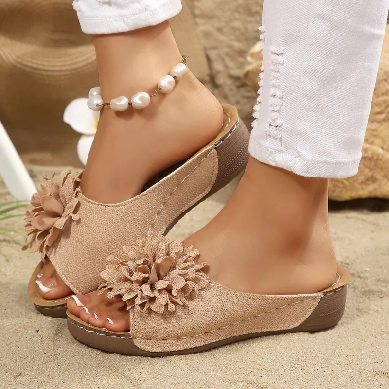 New Summer Luxury Round Toe Women's Wedge Sandals Stylish Floral Decor Sandals Comfortable Vacation Beach Roman Sandals Selling
New Summer Luxury Round Toe Women's Wedge Sandals Stylish Floral Decor Sandals Comfortable Vacation Beach Roman Sandals Selling