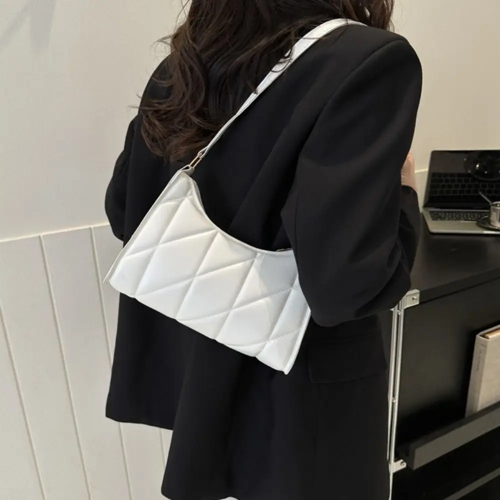 Temperament Rhombus Female Hobos Handbag Retro Trendy Pu Shoulder Bag Solid Color Simple Commuting Underarm Bag Outdoor
Temperament Rhombus Female Hobos Handbag Retro Trendy Pu Shoulder Bag Solid Color Simple Commuting Underarm Bag Outdoor