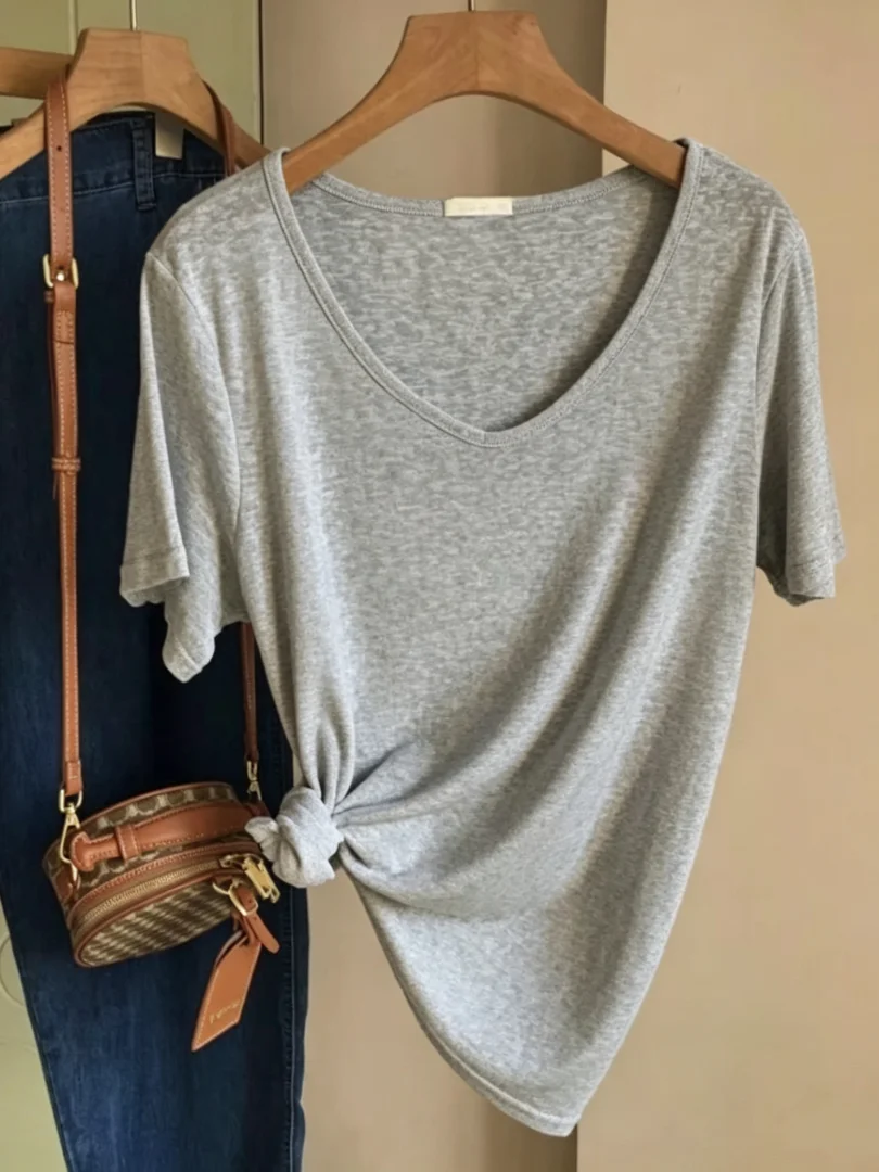 White Snowflake Cotton Short Sleeve V-Neck T-Shirt Women's Basic Loose Top Shoulder Width Regular Summer New Style plus Size
White Snowflake Cotton Short Sleeve V-Neck T-Shirt Women's Basic Loose Top Shoulder Width Regular Summer New Style plus Size